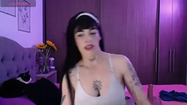 violett honney online show from February 15, 9:00 pm