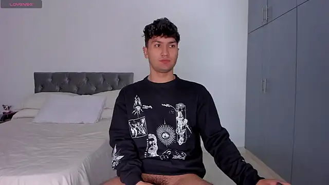 Snapshot of Valerio_James7 chatting on February 10, 2:48 pm Valerio James7 online show from February 10, 2:48 pm