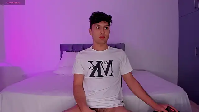 Snapshot of Valerio_James7 chatting on March 4, 3:22 am Valerio James7 online show from March 4, 3:22 am