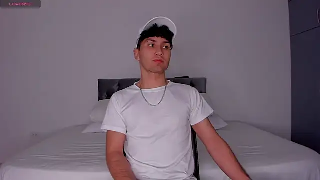 Snapshot of Valerio_James7 chatting on March 12, 3:46 am Valerio James7 online show from March 12, 3:46 am