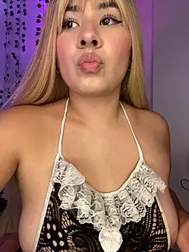 Snapshot of Grecia_21 chatting on December 18, 7:19 pm Grecia 21 online show from December 18, 7:19 pm