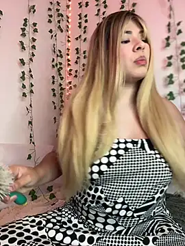 Snapshot of Grecia_21 chatting on February 14, 8:37 pm Grecia 21 online show from February 14, 8:37 pm