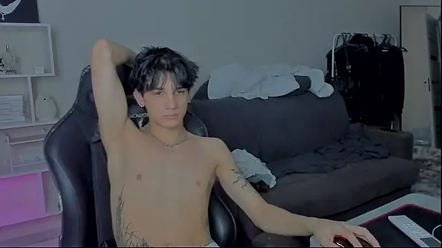 Snapshot of MarkBrowniii chatting on December 1, 10:53 pm MarkBrowniii online show from December 1, 10:53 pm