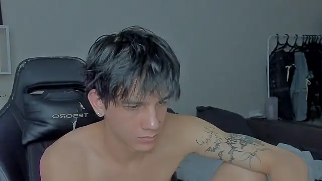 Snapshot of MarkBrowniii chatting on December 12, 7:26 pm MarkBrowniii online show from December 12, 7:26 pm