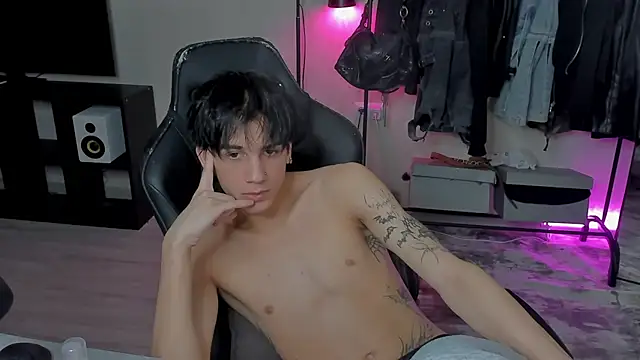 Snapshot of MarkBrowniii chatting on February 17, 9:08 pm MarkBrowniii online show from February 17, 9:08 pm