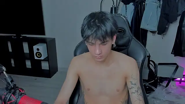 Snapshot of MarkBrowniii chatting on March 11, 7:37 am MarkBrowniii online show from March 11, 7:37 am