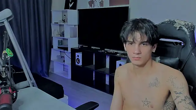 Snapshot of MarkBrowniii chatting on September 21, 5:03 pm MarkBrowniii online show from September 21, 5:03 pm