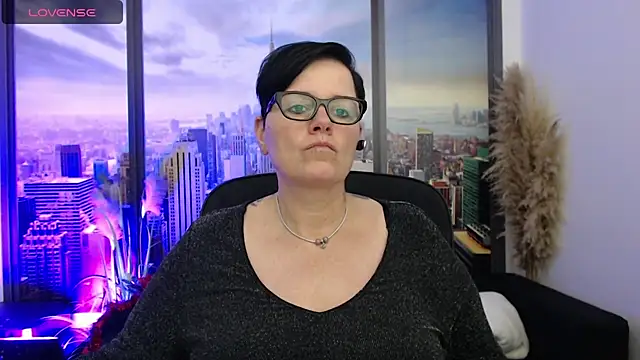 ninarandmann online show from December 10, 6:06 pm