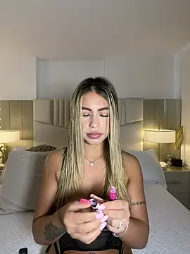  laura 02 online show from March 21, 6:55 pm