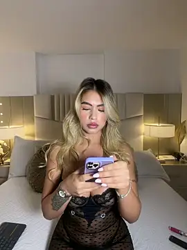  laura 02 online show from April 21, 12:33 pm