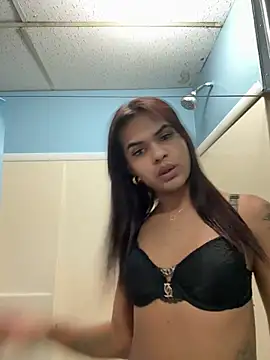 brithanny25 online show from January 2, 2:22 am