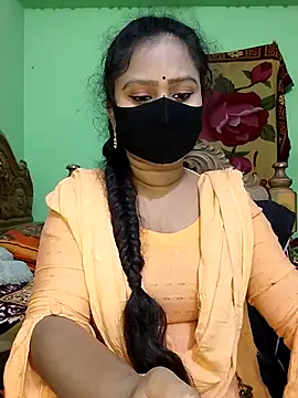 Idhika Paul online show from February 23, 8:00 pm