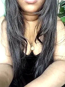 Idhika Paul online show from December 21, 10:50 pm