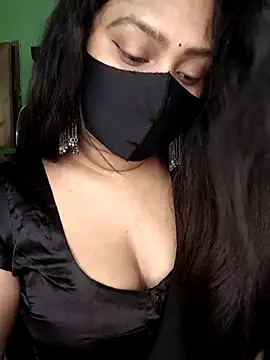 Snapshot of Idhika_Paul chatting on April 3, 3:26 am Idhika Paul online show from April 3, 3:26 am