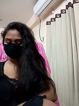 Idhika Paul online show from June 18, 9:19 pm