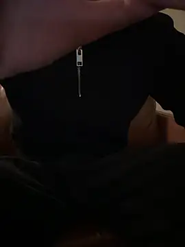 Snapshot of -mirai- chatting on December 16, 8:52 am -mirai- online show from December 16, 8:52 am