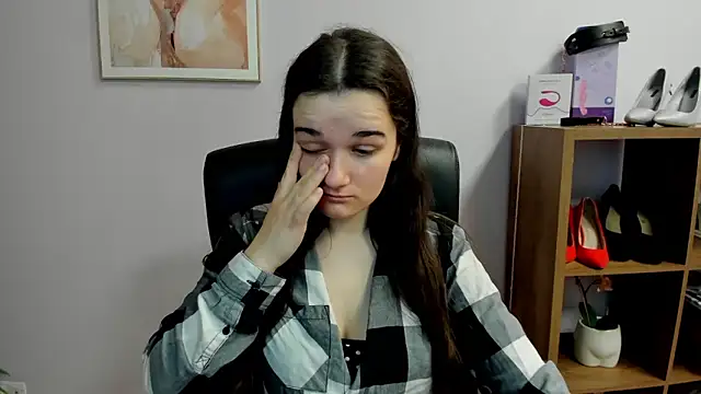 KateDelight online show from March 1, 7:43 am