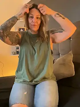 blondebitch2 online show from January 21, 1:32 pm