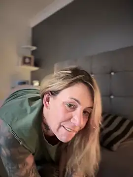 blondebitch2 online show from January 27, 2:35 pm