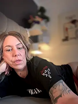 blondebitch2 online show from November 16, 11:16 am