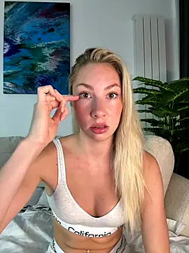 LuisaBecker online show from October 23, 3:55 pm