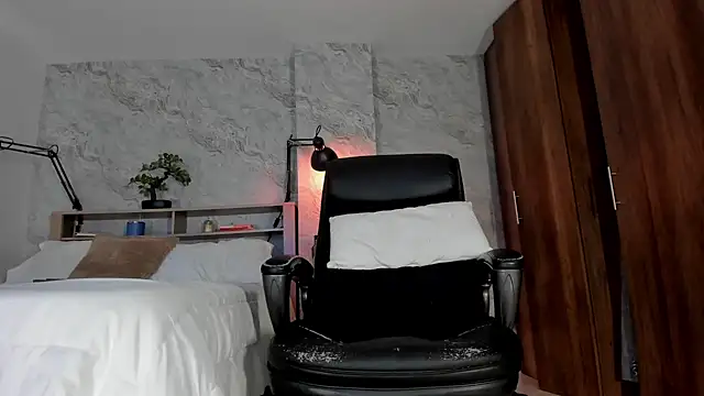 Snapshot of bruno_woods chatting on October 11, 7:23 pm bruno woods online show from October 11, 7:23 pm