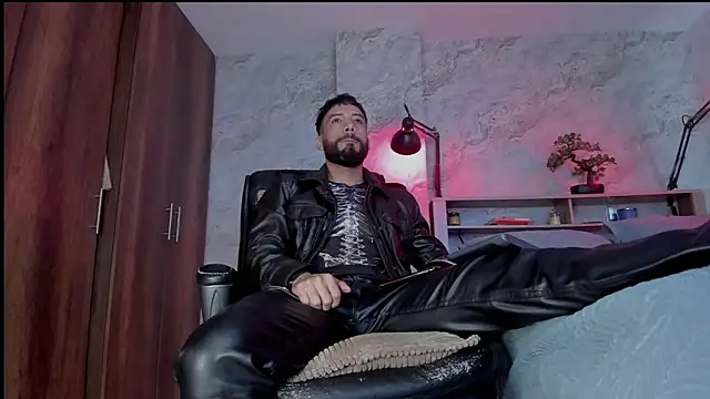 Snapshot of bruno_woods chatting on October 28, 1:36 pm bruno woods online show from October 28, 1:36 pm