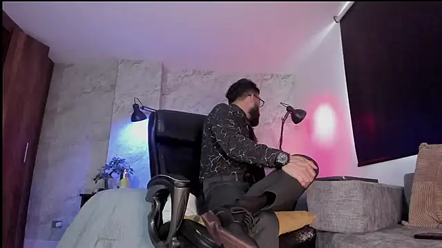 Snapshot of bruno_woods chatting on November 23, 12:49 pm bruno woods online show from November 23, 12:49 pm