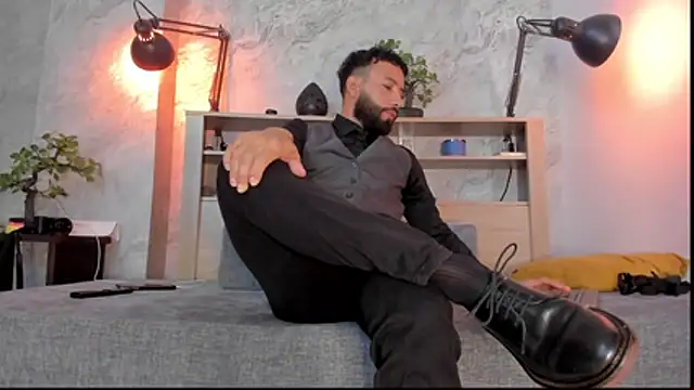 Snapshot of bruno_woods chatting on December 16, 1:27 pm bruno woods online show from December 16, 1:27 pm