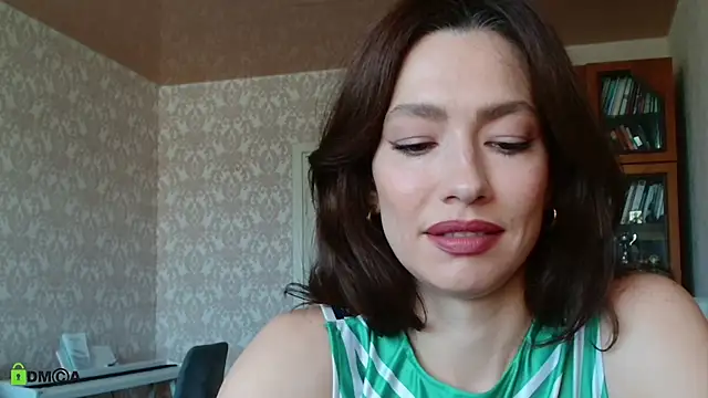 Snapshot of alicia_spicy chatting on July 7, 6:05 am alicia spicy online show from July 7, 6:05 am