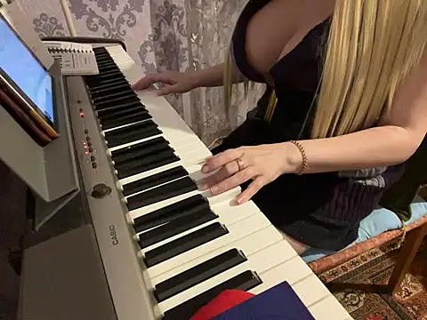 Snapshot of mila_von_tease chatting on December 10, 6:28 pm mila von tease online show from December 10, 6:28 pm