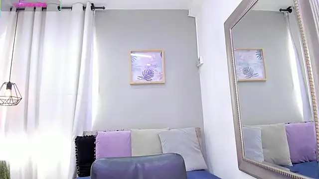  AlejaCruz  online show from September 28, 5:40 pm