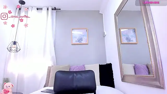  AlejaCruz  online show from April 10, 6:01 pm