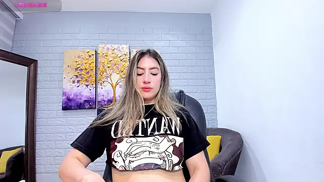 Snapshot of _AlejaCruz_ chatting on April 22, 7:26 pm AlejaCruz online show from April 22, 7:26 pm