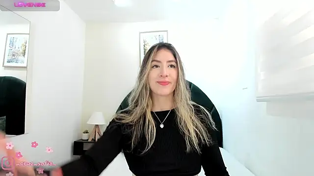 Snapshot of _AlejaCruz_ chatting on May 2, 8:14 pm AlejaCruz online show from May 2, 8:14 pm