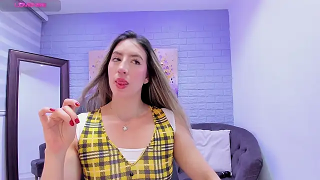 Snapshot of _AlejaCruz_ chatting on May 6, 7:41 pm AlejaCruz online show from May 6, 7:41 pm