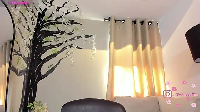 Snapshot of _AlejaCruz_ chatting on May 29, 7:34 pm AlejaCruz online show from May 29, 7:34 pm