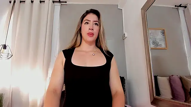 Snapshot of _AlejaCruz_ chatting on May 30, 7:33 pm AlejaCruz online show from May 30, 7:33 pm