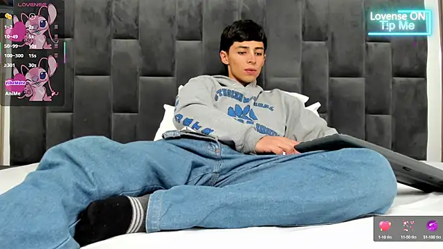 Snapshot of Adam_Clay21 chatting on March 5, 1:06 pm Adam Clay21 online show from March 5, 1:06 pm