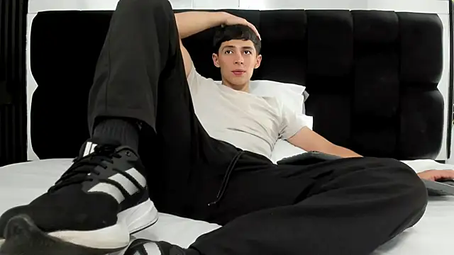 Snapshot of Adam_Clay21 chatting on March 22, 8:04 pm Adam Clay21 online show from March 22, 8:04 pm