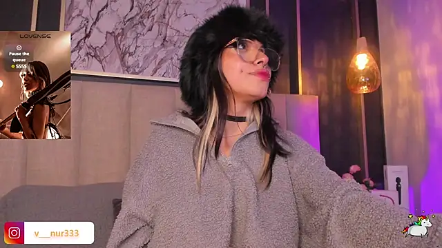 Violetta Nur online show from December 14, 7:29 am