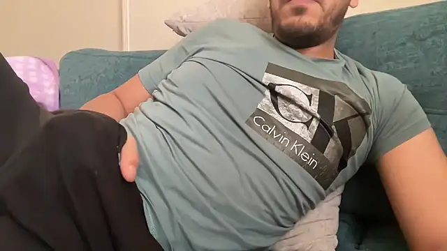 Snapshot of Mooka69 chatting on April 15, 8:32 am Mooka69 online show from April 15, 8:32 am