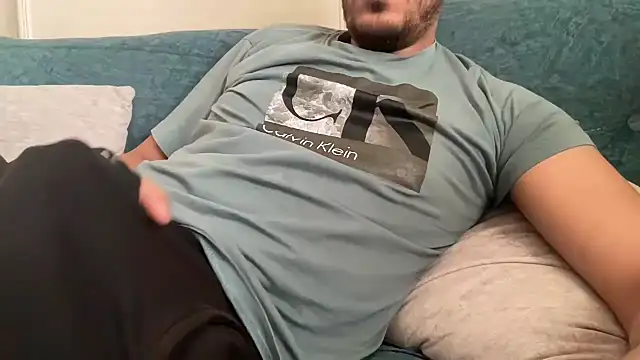 Snapshot of Mooka69 chatting on April 16, 9:21 am Mooka69 online show from April 16, 9:21 am