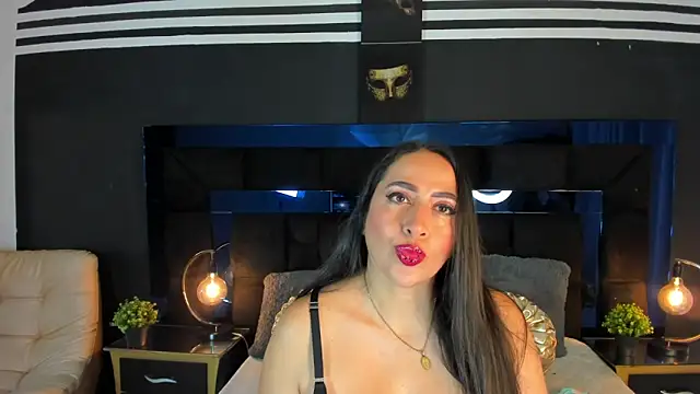 Snapshot of MayraVegas chatting on February 6, 1:32 pm MayraVegas online show from February 6, 1:32 pm