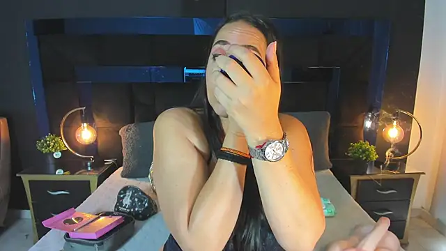 Snapshot of MayraVegas chatting on February 12, 1:06 pm MayraVegas online show from February 12, 1:06 pm