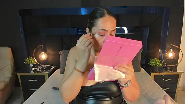 Snapshot of MayraVegas chatting on February 15, 1:38 pm MayraVegas online show from February 15, 1:38 pm