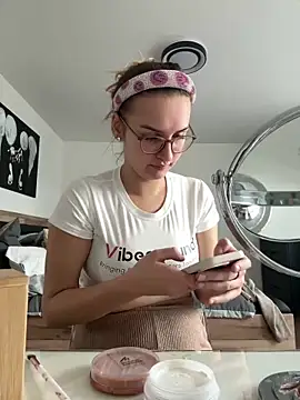 Snapshot of TheDirtyKiiwi chatting on January 7, 9:07 am TheDirtyKiiwi online show from January 7, 9:07 am