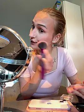 Snapshot of TheDirtyKiiwi chatting on April 16, 9:43 am TheDirtyKiiwi online show from April 16, 9:43 am