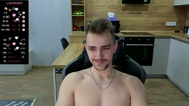 Snapshot of Larstar01 chatting on January 12, 1:27 pm Larstar01 online show from January 12, 1:27 pm