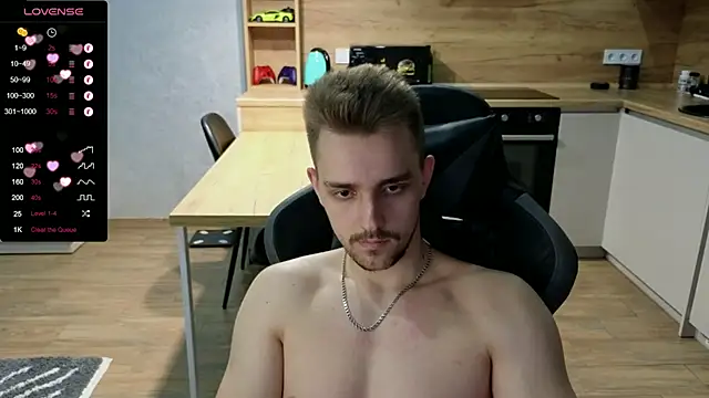 Snapshot of Larstar01 chatting on January 20, 1:39 am Larstar01 online show from January 20, 1:39 am